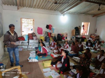 Urgent help required for desk and bench